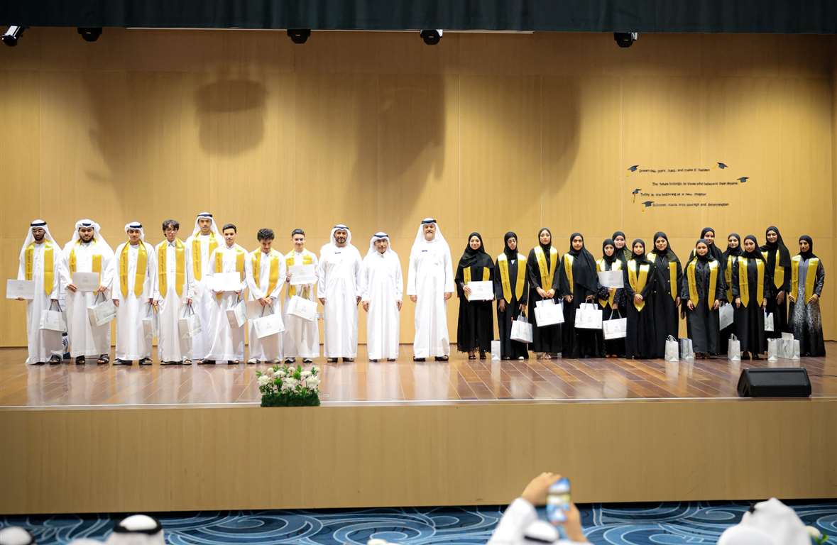 مجالس أولياء أمور الطلبة تكرم أوائل الطلبة