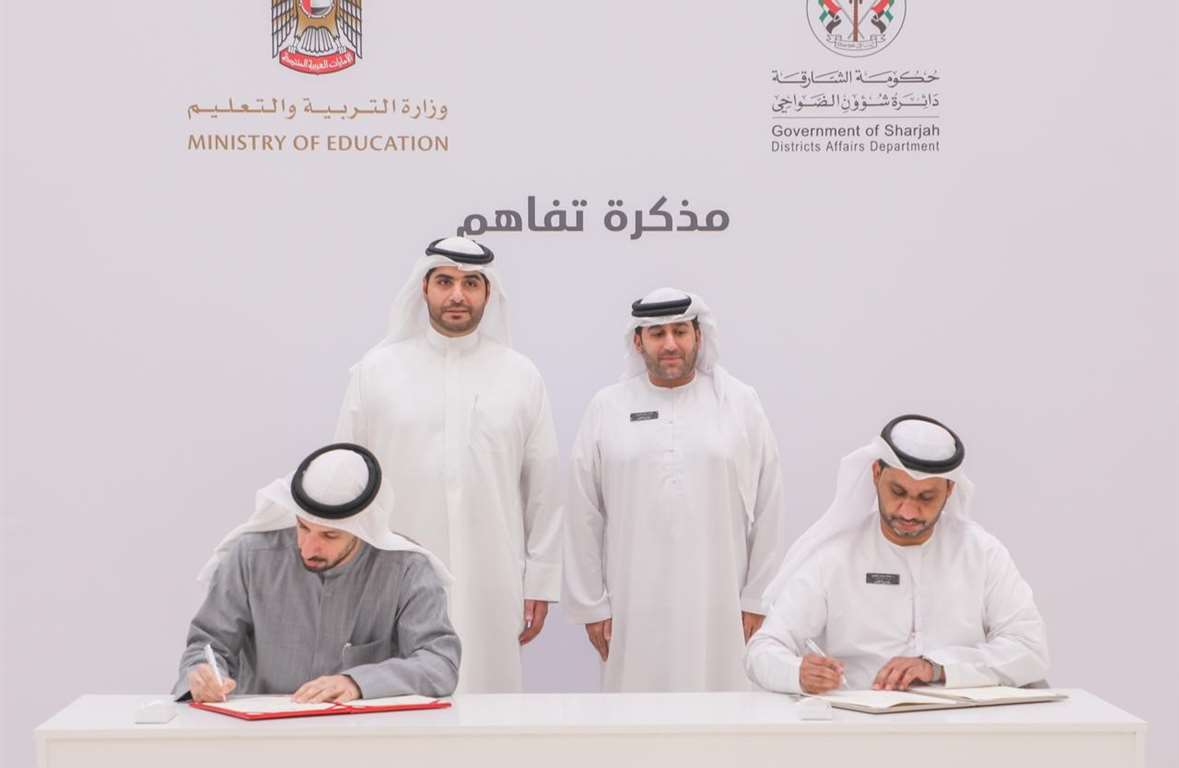 وزارة التربية والتعليم توقع مذكرة تفاهم مع دائرة شؤون الضواحي